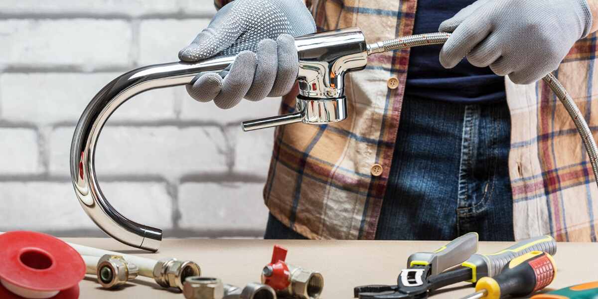 which plumbing device prevents backflow